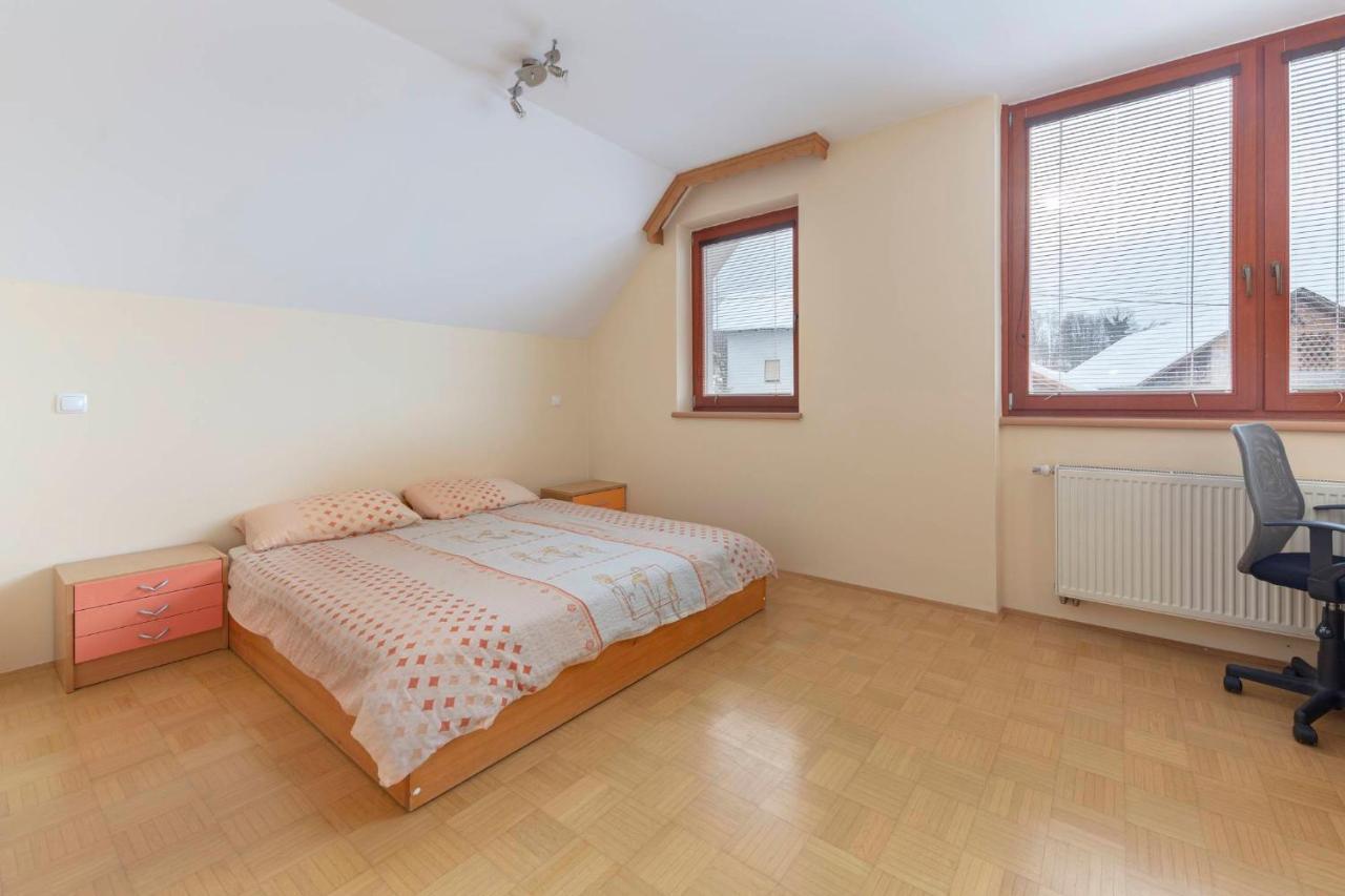 Apartma Ana Preserje  المظهر الخارجي الصورة