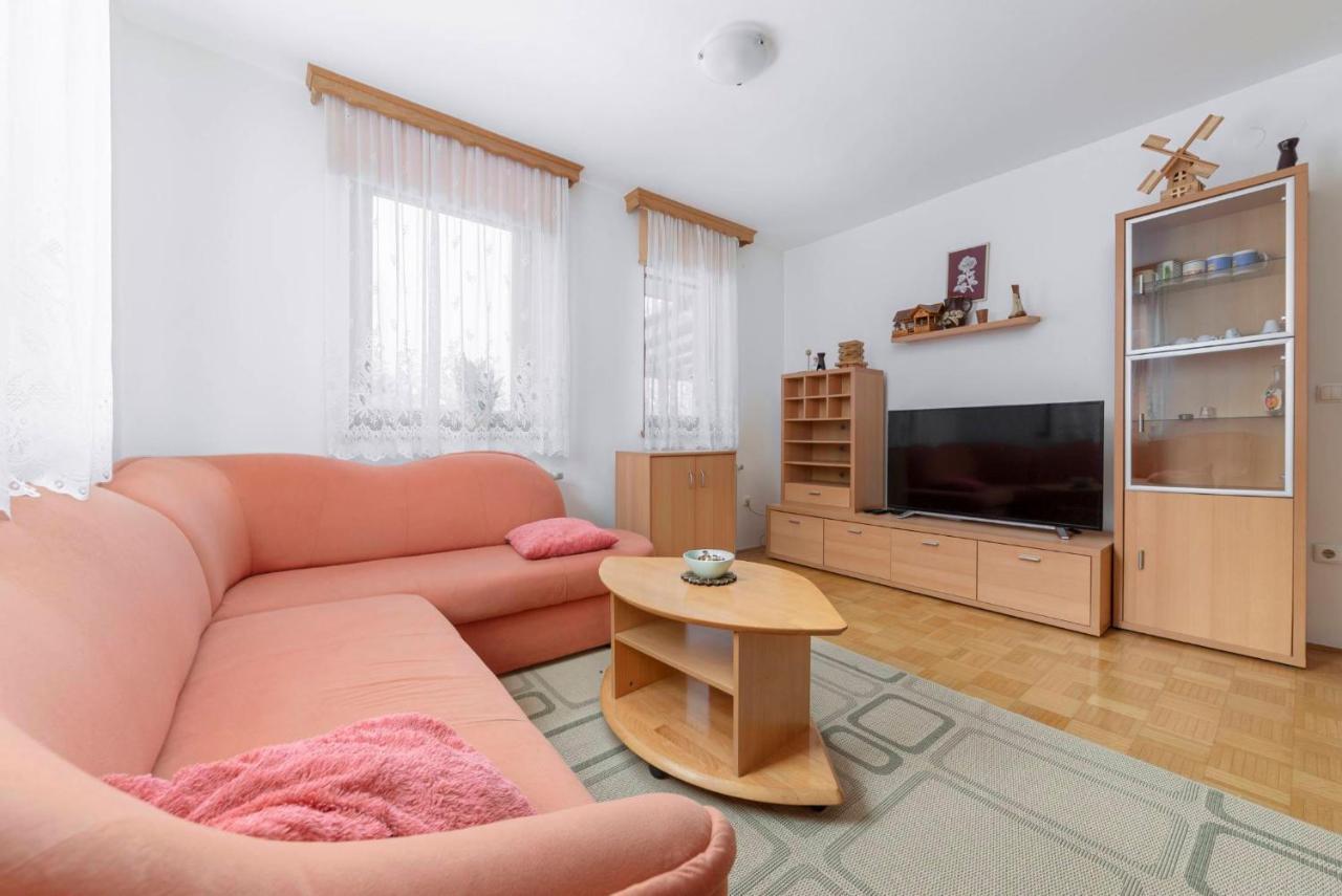 Apartma Ana Preserje  المظهر الخارجي الصورة