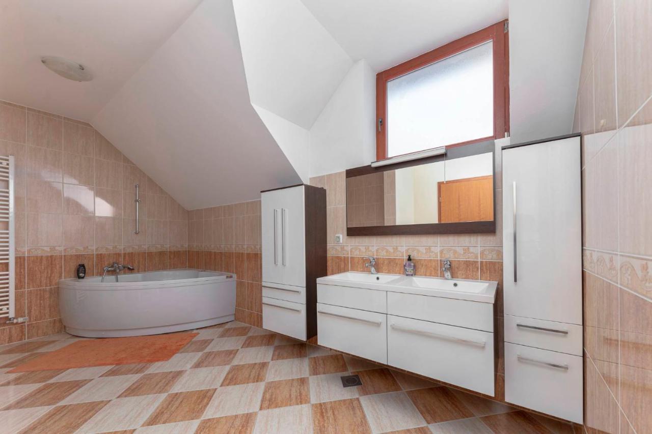 Apartma Ana Preserje  المظهر الخارجي الصورة